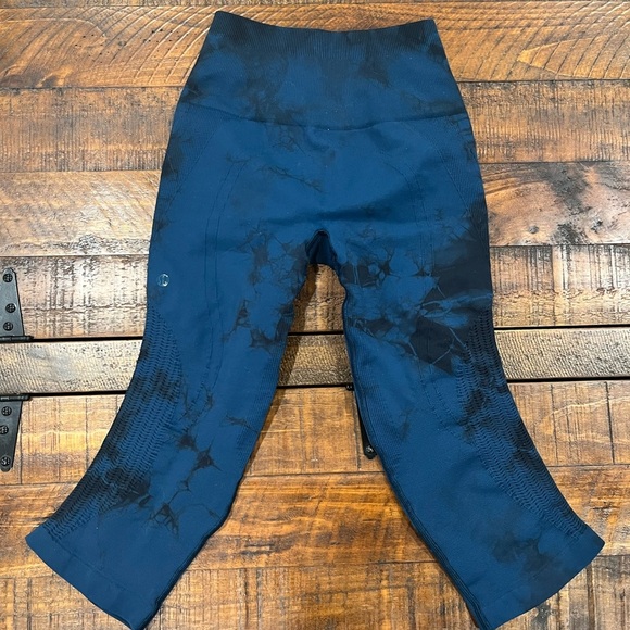 lululemon athletica Women's Flow & Go Crop Pants - Black - Picture 6 of 6